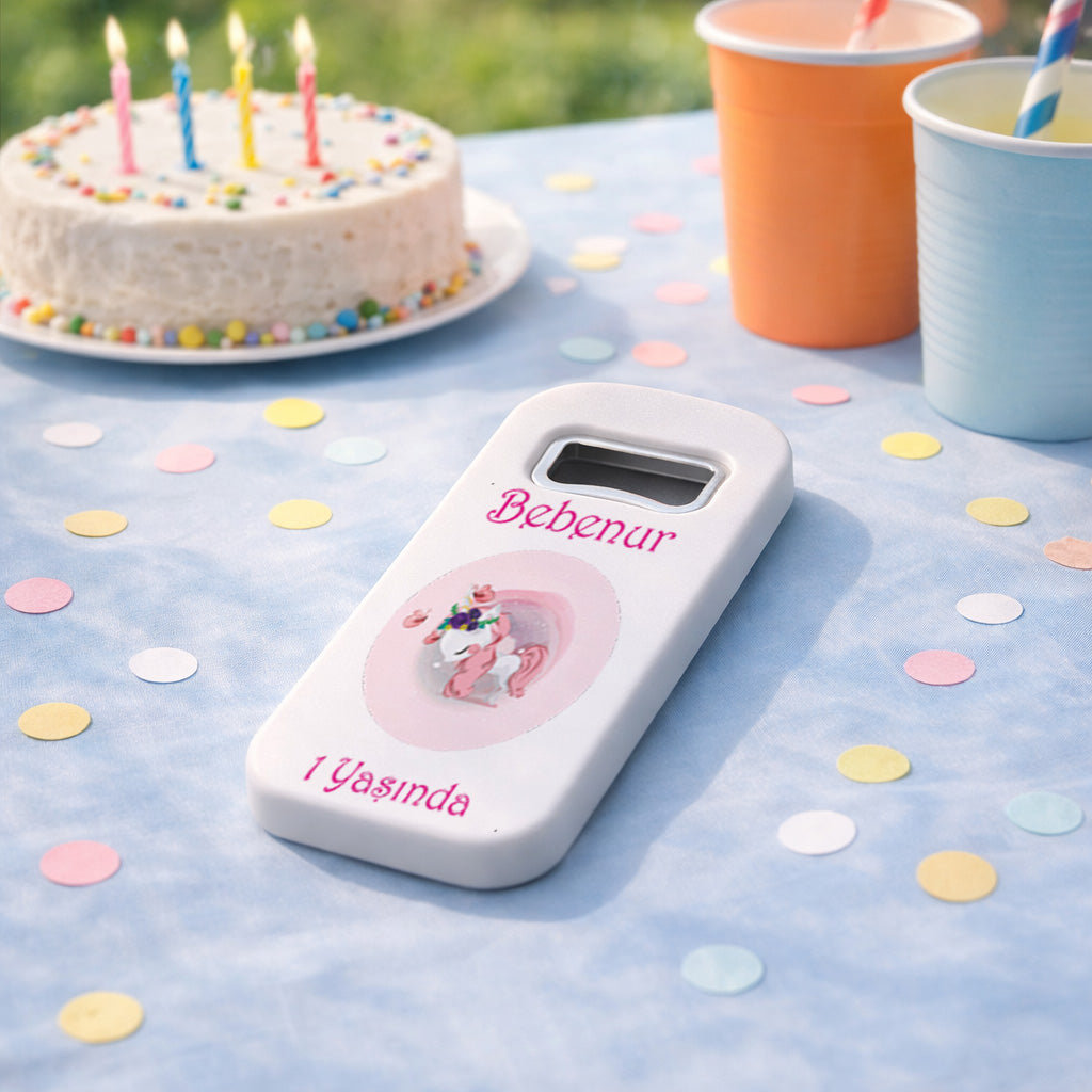 Unicorn Temalı Açacak Magnet – Kişiye Özel İsimli 1 Yaş Kız Çocuk Doğum Günü Hediyelik