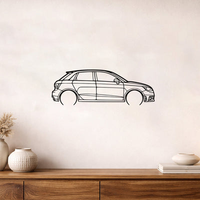 Audi A1 Metal Duvar Tablosu – Elektrostatik Siyah Boyalı Modern Otomobil Dekoru