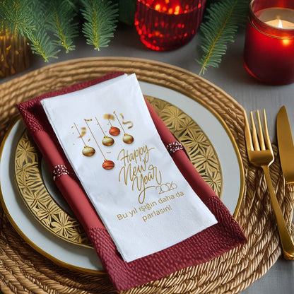Altın Detaylı Happy New Year 2026 Peçetesi – Yılbaşı Süsleri ve Işıltılı Mesaj Baskılı Peçete | 33x33 cm, 20’li Paket