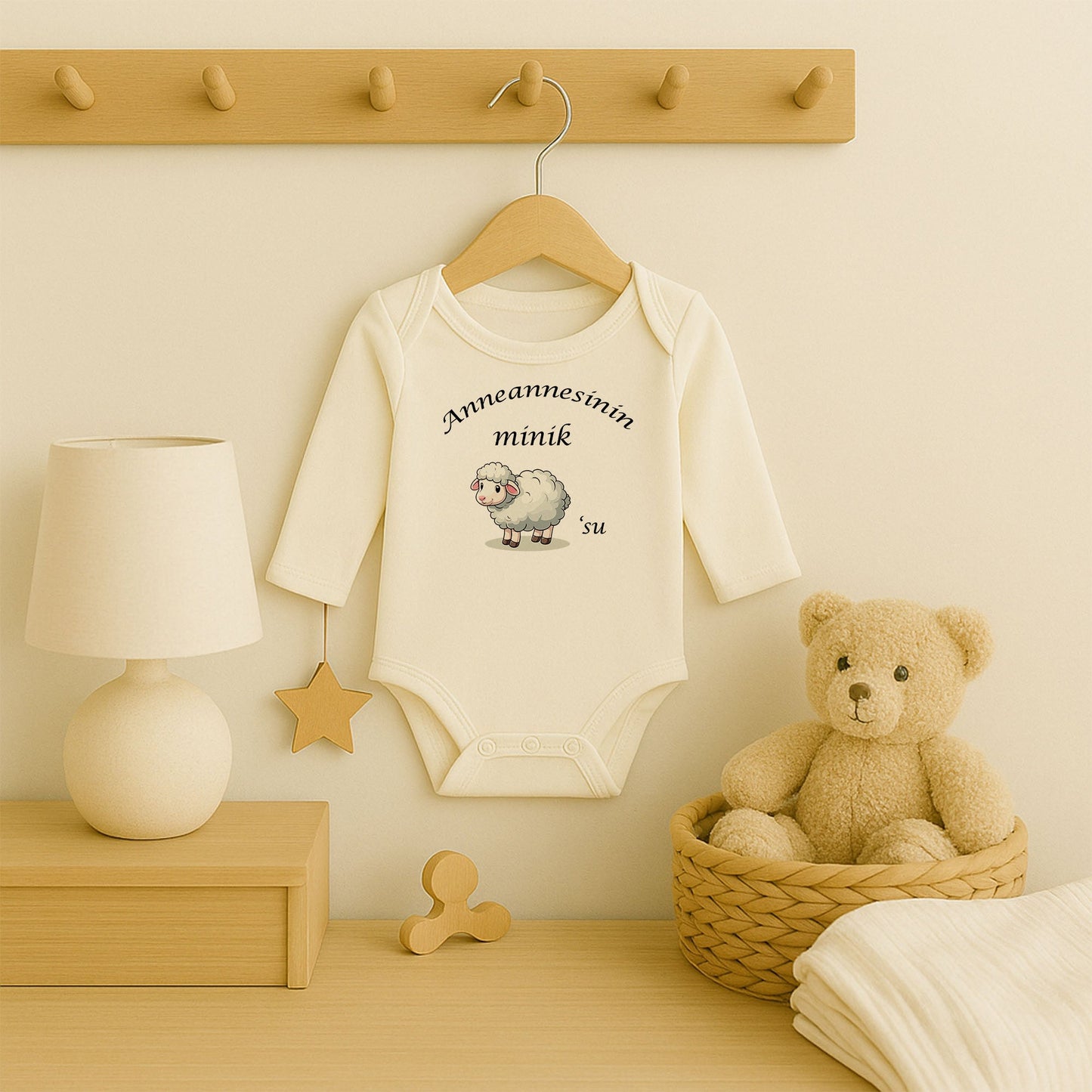 Kişiye Özel Bebek Zıbını – Sevimli Kuzucuk Tasarım | 1–36 Ay