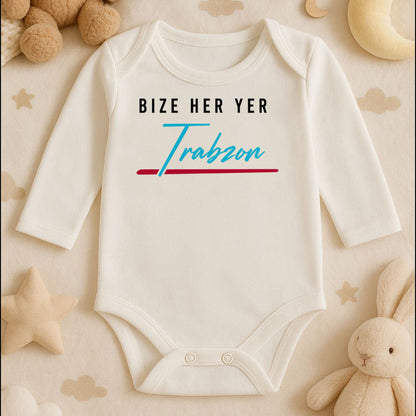 Trabzon Yazılı Bebek Zıbını | 1–36 Ay, DTF Baskı, Hassas Cilt Uyumlu Şehir Temalı Zıbın