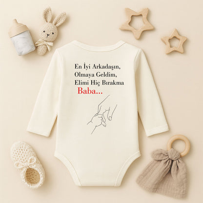“Baba…” Yazılı Minimal El Ele Baskılı Bebek Zıbını | 1–36 Ay, DTF Baskı